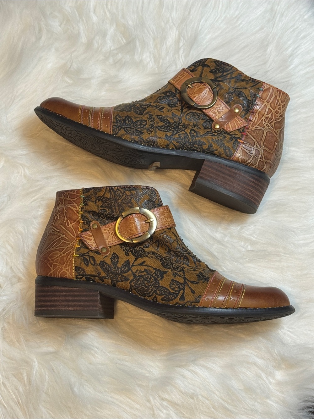 L’ Artiste Georgiana Floral Embossed Ankle Booties Camel/Multi size 39